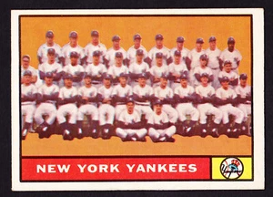 1961 TOPPS #228 NEW YORK YANKEES TEAM CARD W/FORD/MANTLE/MARIS/BERRA/STENGEL - Picture 1 of 2