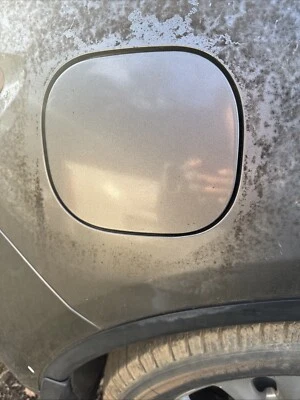 2012 Infiniti Fx37 Gas Tank Lid OEM Used.  Foto 1 de 3