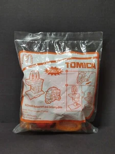 Mint 2022 McDonald's Malaysia Tomica MCDONALD'S RESTAURANT & DELIVERY BIKE - Picture 1 of 3