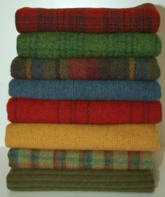 HAND DYED RUG HOOKING WOOL Mill-Dyed ~ "MERRY and BRIGHT" (8-pc. combo) - Image 1 of 4