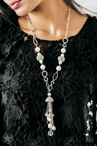 Collar Paparazzi Blockbuster - Diva designada - Blanco - Imagen 1 de 9
