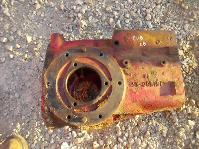 Farmall Cub Low Boy LB IH Tractor transmission housing gear holder case 351530R6 - Image 1 of 4