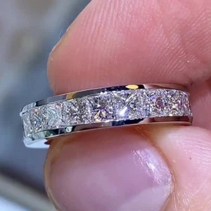 Media alianza de boda de moissanita DEF corte princesa de 2,50 TCW enchapada en oro blanco de 14 K - Imagen 1 de 7