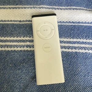Genuine Apple Remote Control White A1156 For Apple TV + MacBook - Picture 1 of 2