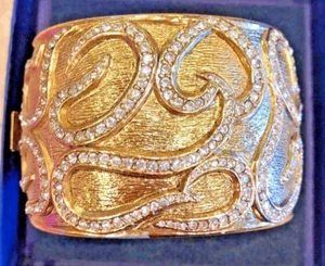 PULSERA DE PUÑO DE COLECCIÓN CINER ANCHO TONO DORADO ESTRÁS - Imagen 1 de 9