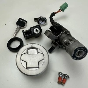 Suzuki VZ800 VZ 800 M50 Boulevard 2009 Ignition tank key lock set as shown - Picture 1 of 12