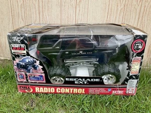 Radio commande MOTORWORKS Cadillac Escalade EXT 2004 ? échelle 1:10 - en l'état - Photo 1/22