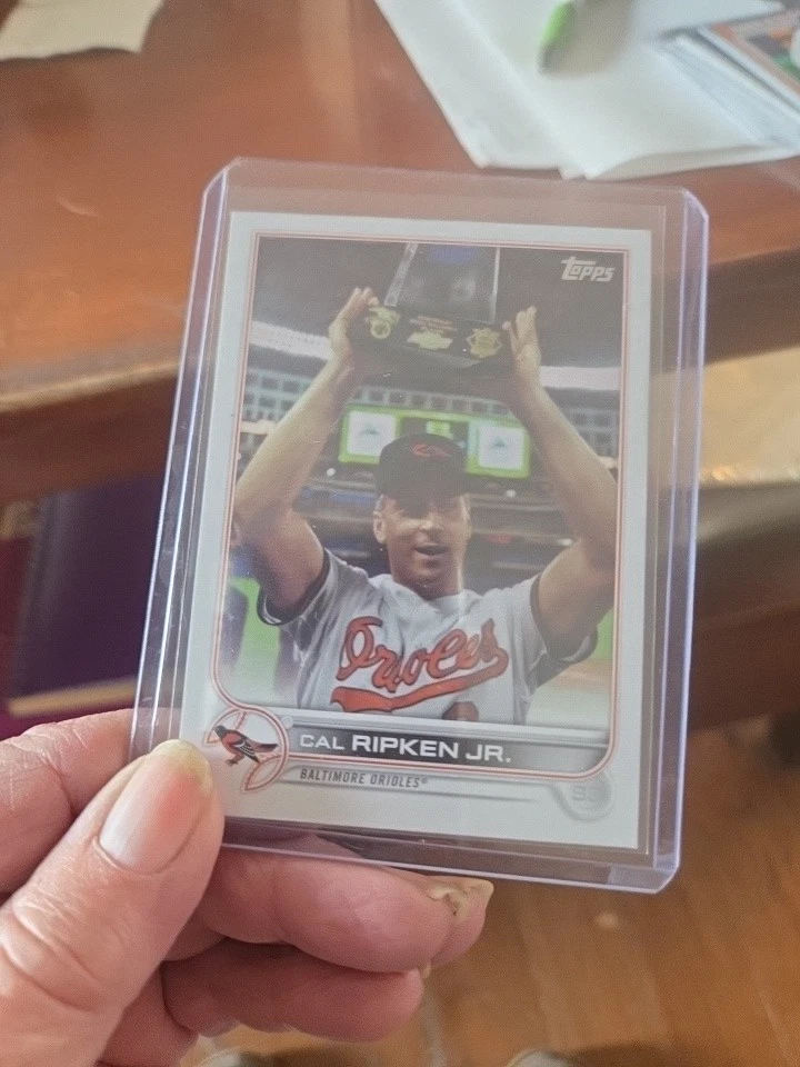 SSP Cal Ripken Jr. 2022 Topps Series One Photo Image Variation Super Short Print - Изображение 1 из 4