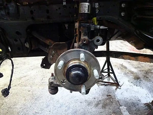 Ford Mustang GT Left Hand Front Hub and Upright    S550 LH Steering Knuckle - Picture 1 of 7