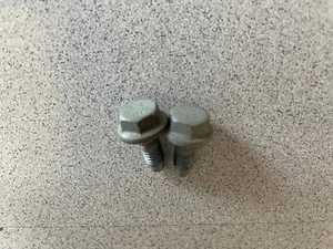 04-10 MERCEDES-BENZ SLK280 SLK350 R171 ~ 2 FENDER BRACKET BOLT ~ N30401700618 - Picture 1 of 3