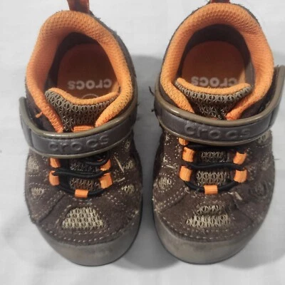 Zapatillas Crocs Niños Pequeños Marrón y Naranja Talla 6  Foto 1 de 4