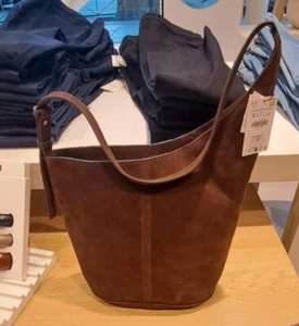 ZARA NUOVA CON ETICHETTE 2025. BORSA A SECCHIELLO IN CAMOSCIO SPACCO ASIMMETRICO CIOCCOLATO MARRONE. 6037/410/700 - Foto 1 di 10