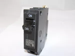 Interruptor circuito usado General Electric THQB1120 1p 20a 120v 1 año de garantía - Imagen 1 de 1