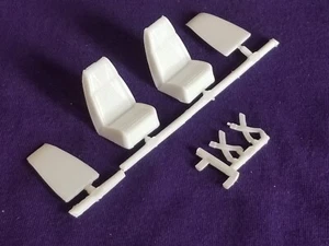 71 SEDILI ANTERIORI FORD MUSTANG BENNA da AMT 1:25 model kit - Foto 1 di 6
