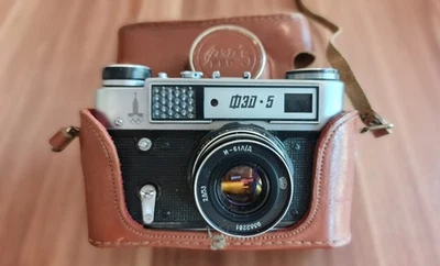 Rare FED-5 Vintage Soviet Camera w/Case - Collectible Photography - Image 1 of 4