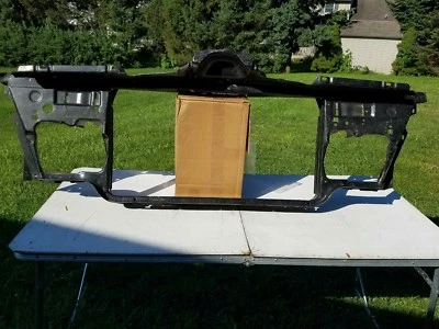 Soporte radiador Pontiac Grand Prix 1976 77 GM. Foto 1 de 4