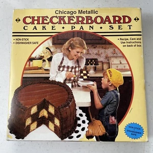Chicago Metallic 9" Round Checkerboard Cake Pan w/ Divider - GC - Picture 1 of 5