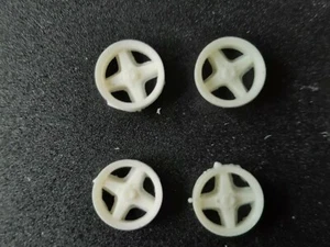 1 Satz Felgeneinsatz 15"  für Lola / McLaren  15mm  1:24  - Bild 1 von 2