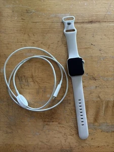Apple Watch SE 40mm Aluminum - Zdjęcie 1 z 8