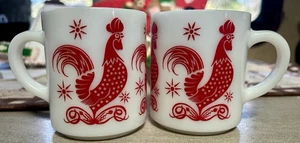 Zwei Vintage Hazel Atlas roter Hahn Milchglas Kaffeebecher Tassen A-29 - Bild 1 von 5