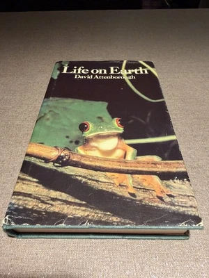 Life On Earth by Sir David Attenborough - Hardback -  Early Edition - 1980 - Image 1 of 4
