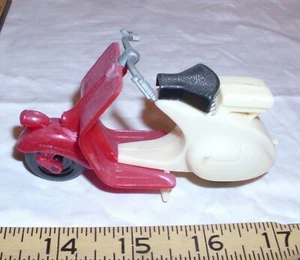 VESPA SCOOTER ITALIAN MOTORCYCLE PLASTIC TOY 1960s HONG KONG - Picture 1 of 3