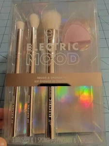 Marca Elf Cosmetics: Juego en caja de 3 cepillos de maquillaje y una esponja - Nuevo con envío gratuito - Imagen 1 de 9