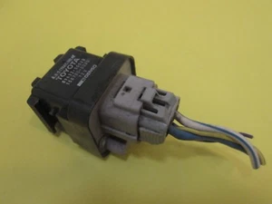 LEXUS 93-97 GS300 90-94 LS400 Traction Control Unit Relay 89633-50060 - Picture 1 of 6