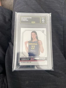 2024 Panini Instant WNBA #247 ALL ROOKIE TEAM /26980 Caitlin Clark GMA 10 GEM - Bild 1 von 2