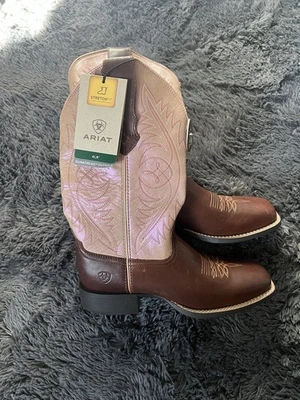 Botas de caubói femininas ARIAT BIQUEIRA QUADRADA WESTERN CHAMPANHE 9B MED RARAS NOVAS COM ETIQUETAS - Imagem 1 de 4