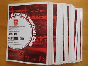 Arsenal Home Programmi 1968/69 - Seleziona dal menù a tendina - Foto 1 di 1