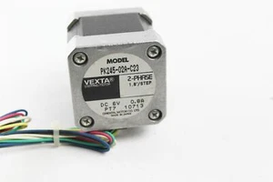 Originale VEXTA PK245-02A-C23 Motore passo-passo 6 pin 2 fasi 1,8°/passo 6 VDC 0,8A PT7 - Foto 1 di 3