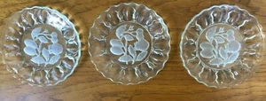 Vintage etched glass 3 piece set of dessert plates - Bild 1 von 2