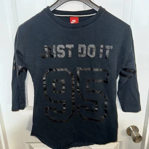 Nike Women’s Just Do It 95 3/4 Sleeves Graphic Baseball Shirt, Black Size Small - Picture 1 of 5