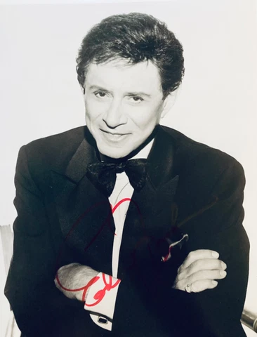 Eddie Fisher American Music Legend ( 1928 - 2010 ) Signed Approx 10 x 8 Photo Cover
