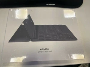 iPad Pro Smart Keyboard for iPad Pro- 10.5 inch - British - Picture 1 of 2