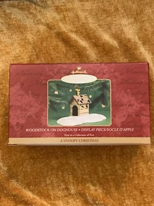 Woodstock on a Doghouse Display Piece A Snoopy Christmas Hallmark Ornament #1 - Picture 1 of 8
