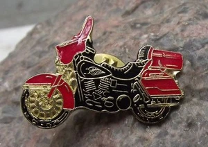 Antique Red Honda Touring Motorcycle Fairings & Panniers Tie Jacket Pin Badge - Picture 1 of 1