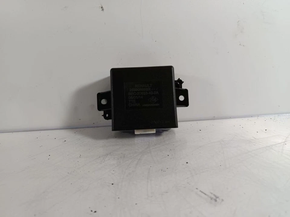 Centralina Dacia Logan MCV II centralina parcheggio assistito 259906889R 259906889R - Immagine 1 di 4