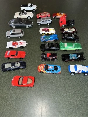 22 Mix Die-Cast Toy Cars & Truck Lot - Hotwheels, Mattel, Matchbox, Ertl Etc - Image 1 of 4