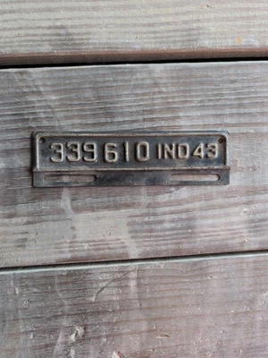 De colección 1943 Indiana Auto Matrícula Topper Hombre Cueva 339610 Decoración Coleccionista Foto 1 de 3