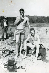 Shirtless Handsome young men smoking bulge beach affectionate gay vtg photo - Picture 1 of 3
