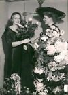Narva Theater. Mrs. Logard delivers flowers to... - Vintage Photograph 2443310