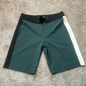 Yosemite James Perse Mens Size 33 Green Nylon board shorts - Picture 1 of 14