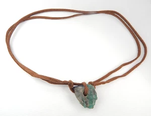 Colombian Emerald Raw Rock with crystals 9.00 Cts Cow Leather Muzo Mine - Picture 1 of 13