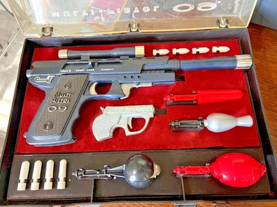 Vintage Topper Multipistol 09 Spy Kit with case, RARE - Image 1 of 2