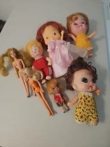 Lote surtido de muñecas vintage, Barbie, Strawberry Shortcake y otras.   - Imagen 1 de 2