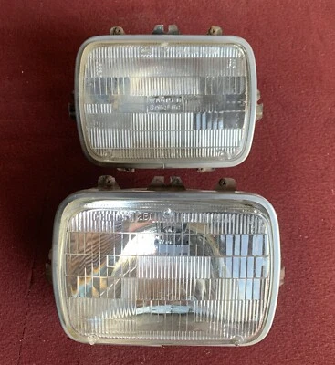Lâmpadas e baldes originais para faróis Chevrolet Truck C-10, C-20 1981-1982 - Imagem 1 de 4
