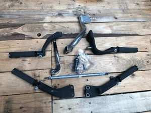 Genuine Harley-Davidson Dyna Mid-Controls & Pillion Pegs (black) - Picture 1 of 6