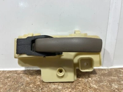 2007 JEEP PATRIOT LEFT DRIVER SIDE FRONT INTERIOR DOOR HANDLE - Imagem 1 de 2